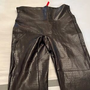 Spanx crocodile leggings in women’s size medium.  Worn once!